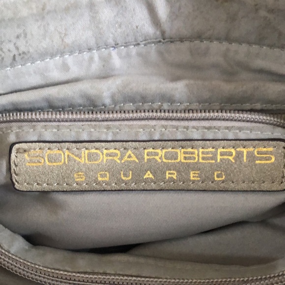 Gray medium purse-Sondra Roberts Squared brand - Picture 2 of 5